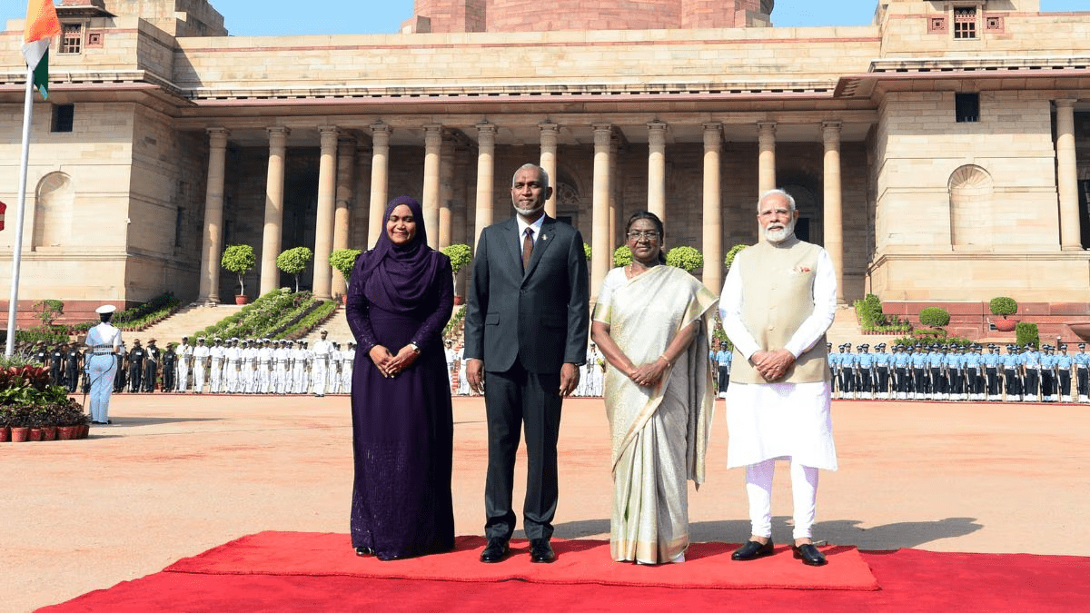 President of the Maldives Muizzu visits Rajghat, India, and pays tribute to Mahatma Gandhi